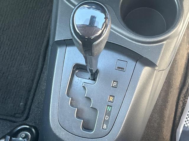 アクア Ｓスタイルブラック　衝突被害軽減システム　コーナーセンサー　スマートキー　ＬＥＤヘッド　ビルトインＥＴＣ　車線逸脱警報　オートライト　オートエアコン　ＣＤ（27枚目）