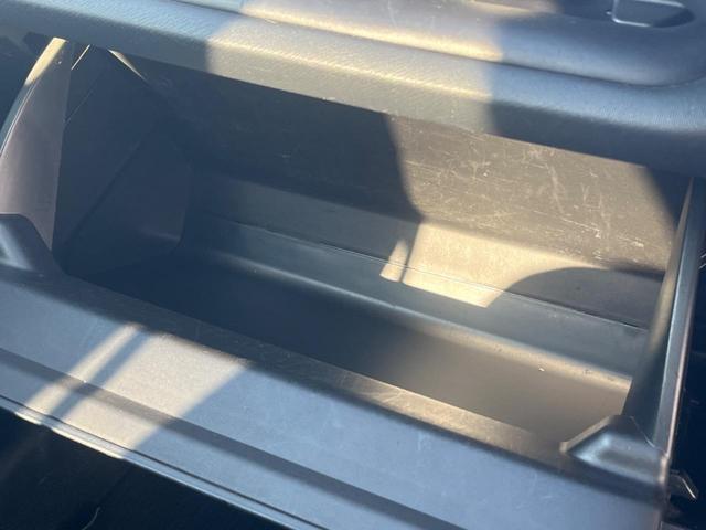 アクア Ｓスタイルブラック　衝突被害軽減システム　コーナーセンサー　スマートキー　ＬＥＤヘッド　ビルトインＥＴＣ　車線逸脱警報　オートライト　オートエアコン　ＣＤ（31枚目）