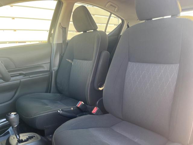 アクア Ｓスタイルブラック　衝突被害軽減システム　コーナーセンサー　スマートキー　ＬＥＤヘッド　ビルトインＥＴＣ　車線逸脱警報　オートライト　オートエアコン　ＣＤ（35枚目）