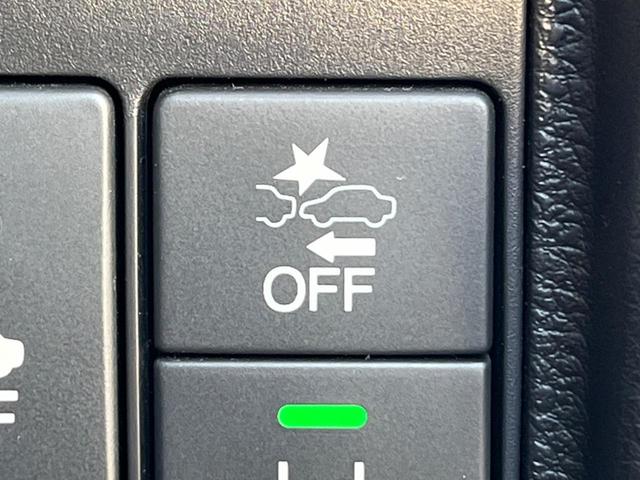 【ホンダセンシング】走行中に前方の車両等を認識し、衝突しそうな時は警報とブレーキで衝突回避と被害軽減をアシスト。より安全にドライブをお楽しみいただけます。