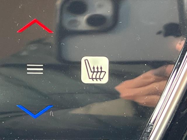 【シートヒーター】寒い日に重宝するシートヒーター！エアコンより早く温まってくれるので寒がりの人も安心ですね♪エアコンの温風は乾燥するから苦手、という方にもをおすすめです。