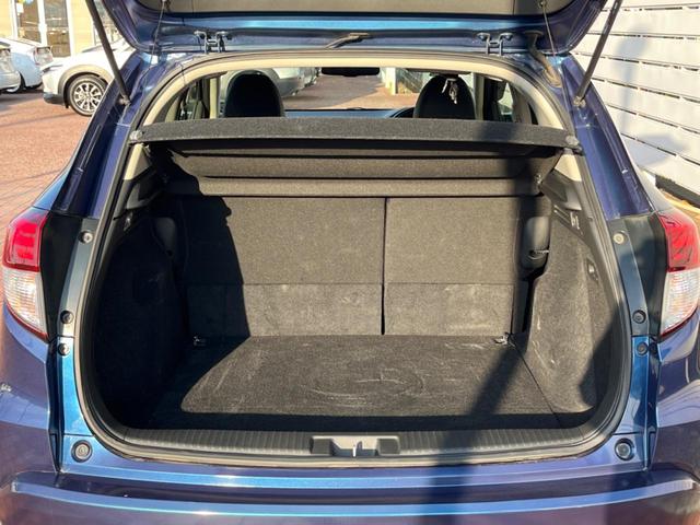 積み下ろしのしやすいデッキにはたっぷりと荷物を積み込んでいただけます。遊びから仕事まで、様々なシーンで頼れます♪