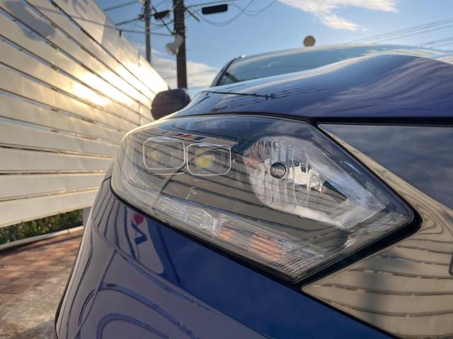 【ＬＥＤヘッドライト】悪天候や夜間走行時も良好な視界を確保し安心して運転できる高輝度ＬＥＤヘッドライトを装備！点灯速度が早く、消費電力も抑えられています。