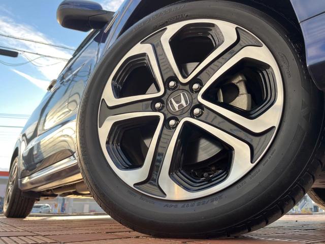 【純正１７インチアルミホイール】外観にマッチした純正アルミホイールを装着しております。各種社外アルミホイールや、スタッドレスタイヤも取扱いしております。是非ご相談ください♪