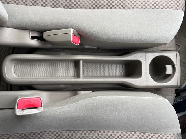 エブリイワゴン ＰＺターボスペシャル　両側電動ドア　ＨＤＤナビ　バックカメラ　１００Ｖ電源　禁煙車　ドラレコ　ＨＩＤヘッド　ＥＴＣ　純正１４インチアルミ　オートエアコン　Ｂｌｕｅｔｏｏｔｈ　ＣＤ　ＤＶＤ再生　フルセグ（34枚目）