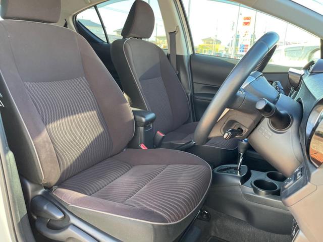 アクア Ｇ　純正ＳＤナビ　バックカメラ　衝突被害軽減システム　禁煙車　コーナーセンサー　スマートキー　ＬＥＤヘッド　ビルトインＥＴＣ　クルコン　オートハイビーム　車線逸脱警報　オートライト　オートエアコン（9枚目）