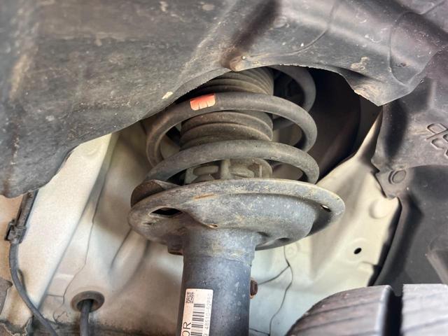 アクア Ｇ　純正ＳＤナビ　バックカメラ　衝突被害軽減システム　禁煙車　コーナーセンサー　スマートキー　ＬＥＤヘッド　ビルトインＥＴＣ　クルコン　オートハイビーム　車線逸脱警報　オートライト　オートエアコン（21枚目）