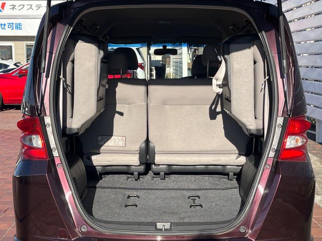 ���i�̂���������ʋ΁A���}���ɏ\���ȉ׎��X�y�[�X���m�ۂ��Ă���܂��B�Z�J���h�V�[�g��|���ƁA�傫�ȉו��̐ύڂ��\�ł���