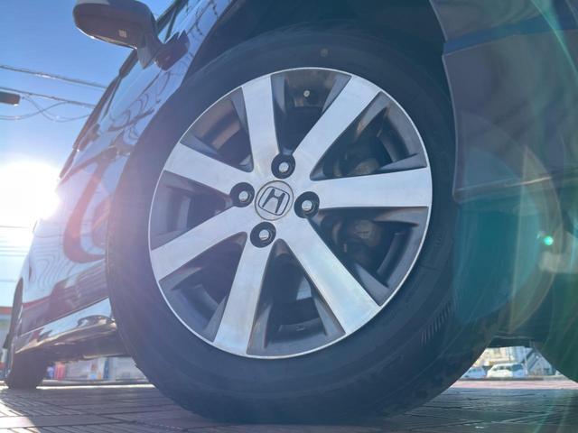 �y�����P�T�C���`�A���~�z�C�[���z�O�ςɃ}�b�`���������A���~�z�C�[���𑕒����Ă���܂��B�e��ЊO�A���~�z�C�[����A�X�^�b�h���X�^�C�����戵�����Ă���܂��B���񂲑��k����������