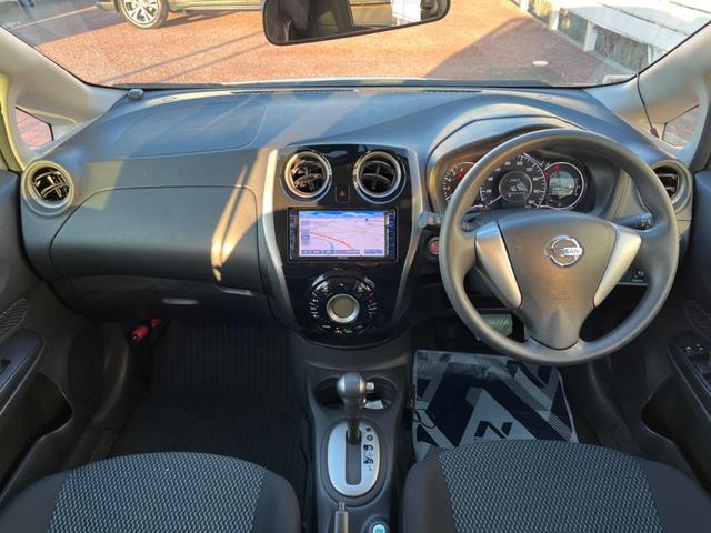 ノート X DIG-S Vセレクション+セーフティ SDナビ エマージェンシーブレーキ 禁煙車 スマートキー ETC 純正14インチアルミ 車線逸脱警報 オートライト オートエアコン CD フルセグ 横滑り防止装置 アイドリングストップ(2枚目)