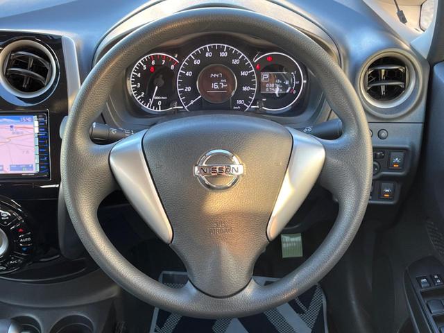 ノート X DIG-S Vセレクション+セーフティ SDナビ エマージェンシーブレーキ 禁煙車 スマートキー ETC 純正14インチアルミ 車線逸脱警報 オートライト オートエアコン CD フルセグ 横滑り防止装置 アイドリングストップ(11枚目)