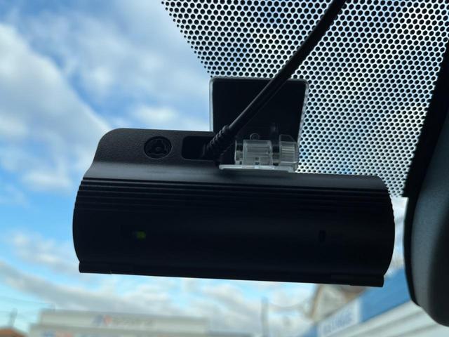 ヤリスクロス ハイブリッドＺ　全周囲カメラ　禁煙車　ハーフレザーシート　パワーシート　ドラレコ　スマートキー　ＬＥＤヘッド　ビルトインＥＴＣ　純正１８インチアルミ　オートハイビーム　車線逸脱警報　オートライト　オートエアコン（7枚目）