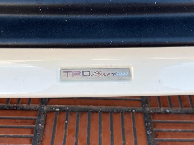 Ｃ－ＨＲ Ｇ　フルエアロ　純正ＳＤナビ　バックカメラ　衝突被害軽減システム　レーダークルーズ　禁煙車　ハーフレザーシート　ドラレコ　コーナーセンサー　スマートキー　ＬＥＤヘッド　ビルトインＥＴＣ（3枚目）