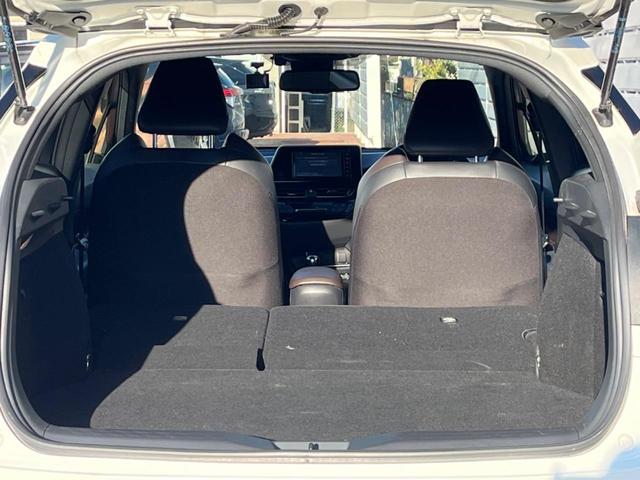 Ｃ－ＨＲ Ｇ　フルエアロ　純正ＳＤナビ　バックカメラ　衝突被害軽減システム　レーダークルーズ　禁煙車　ハーフレザーシート　ドラレコ　コーナーセンサー　スマートキー　ＬＥＤヘッド　ビルトインＥＴＣ（11枚目）