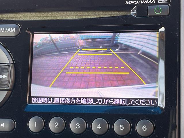 フィット Ｇ・１０ｔｈアニバーサリーＩＩ　バックカメラ　禁煙車　スマートキー　ＨＩＤヘッド　ビルトインＥＴＣ　オートライト　ＣＤ（4枚目）