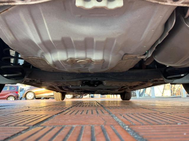 フィット Ｇ・１０ｔｈアニバーサリーＩＩ　バックカメラ　禁煙車　スマートキー　ＨＩＤヘッド　ビルトインＥＴＣ　オートライト　ＣＤ（19枚目）