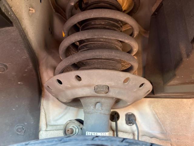 フィット Ｇ・１０ｔｈアニバーサリーＩＩ　バックカメラ　禁煙車　スマートキー　ＨＩＤヘッド　ビルトインＥＴＣ　オートライト　ＣＤ（20枚目）