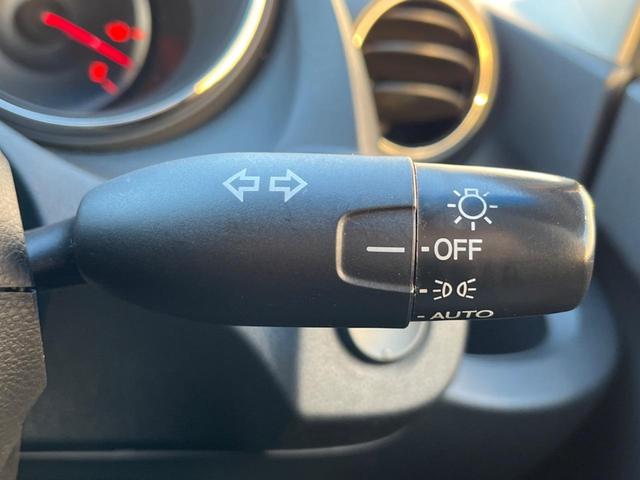 フィット Ｇ・１０ｔｈアニバーサリーＩＩ　バックカメラ　禁煙車　スマートキー　ＨＩＤヘッド　ビルトインＥＴＣ　オートライト　ＣＤ（24枚目）