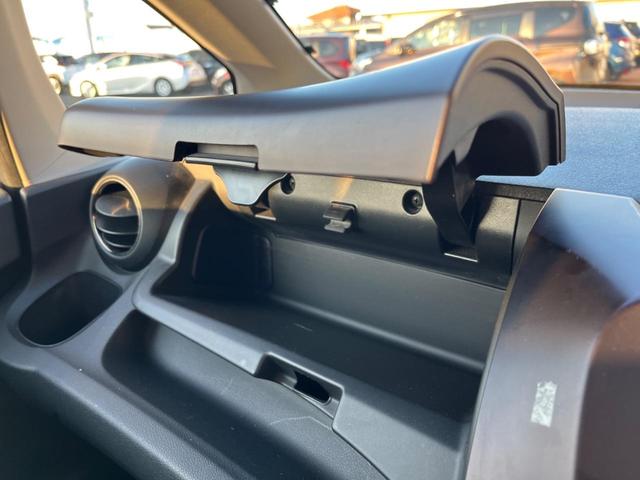 フィット Ｇ・１０ｔｈアニバーサリーＩＩ　バックカメラ　禁煙車　スマートキー　ＨＩＤヘッド　ビルトインＥＴＣ　オートライト　ＣＤ（31枚目）