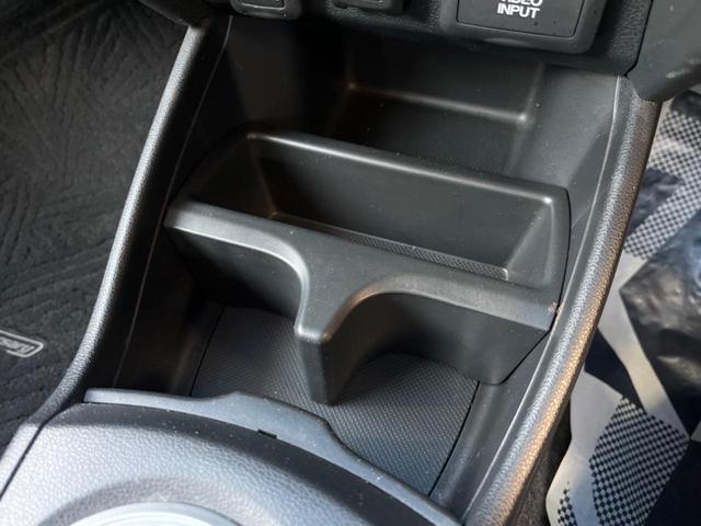 フィット Ｇ・１０ｔｈアニバーサリーＩＩ　バックカメラ　禁煙車　スマートキー　ＨＩＤヘッド　ビルトインＥＴＣ　オートライト　ＣＤ（33枚目）