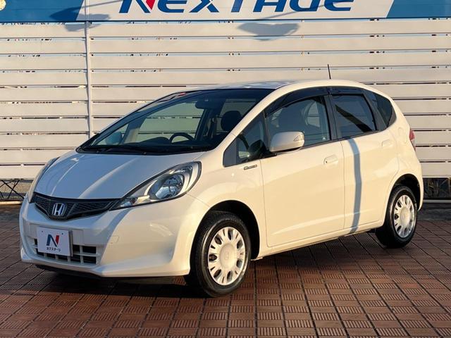 フィット Ｇ・１０ｔｈアニバーサリーＩＩ　バックカメラ　禁煙車　スマートキー　ＨＩＤヘッド　ビルトインＥＴＣ　オートライト　ＣＤ（39枚目）