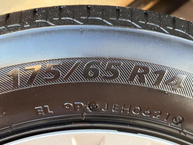 フィット Ｇ・１０ｔｈアニバーサリーＩＩ　バックカメラ　禁煙車　スマートキー　ＨＩＤヘッド　ビルトインＥＴＣ　オートライト　ＣＤ（44枚目）