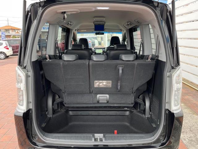 ステップワゴンスパーダ Ｚ　クールスピリット　両側電動ドア　バックカメラ　禁煙車　ハーフレザーシート　スマートキー　ＨＩＤヘッド　ビルトインＥＴＣ　クルコン　純正１７インチアルミ　オートライト　オートエアコン　Ｂｌｕｅｔｏｏｔｈ　ＣＤ（12枚目）