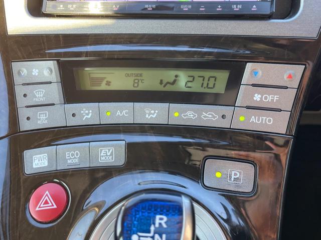 プリウス Ｓマイコーデ　バックカメラ　禁煙車　レザーシート　ドラレコ　スマートキー　ＨＩＤヘッド　純正１５インチアルミ　オートライト　オートエアコン　ＣＤ　ＤＶＤ再生　フルセグ（6枚目）
