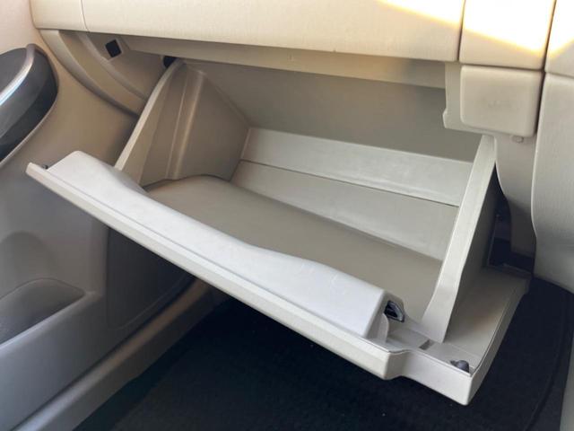 プリウス Ｓマイコーデ　バックカメラ　禁煙車　レザーシート　ドラレコ　スマートキー　ＨＩＤヘッド　純正１５インチアルミ　オートライト　オートエアコン　ＣＤ　ＤＶＤ再生　フルセグ（29枚目）