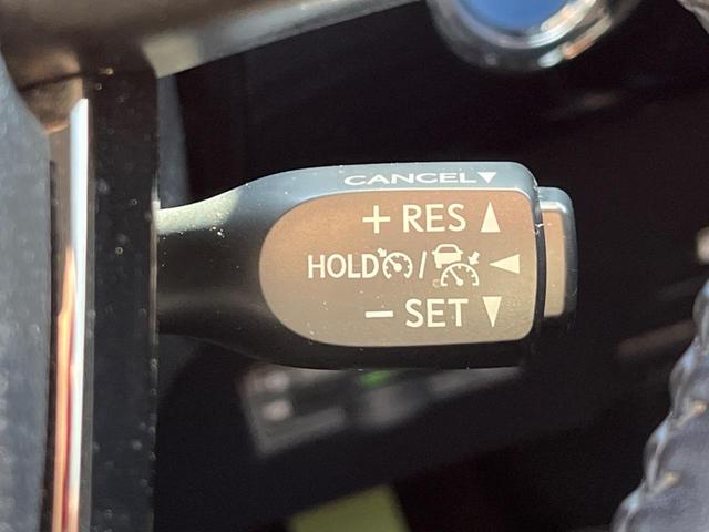 プリウス Ｓツーリングセレクション　純正ＳＤナビ　衝突被害軽減システム　レーダークルーズ　禁煙車　レザーシート　ドラレコ　コーナーセンサー　スマートキー　ＬＥＤヘッド　ビルトインＥＴＣ　純正１７インチアルミ　オートハイビーム（6枚目）