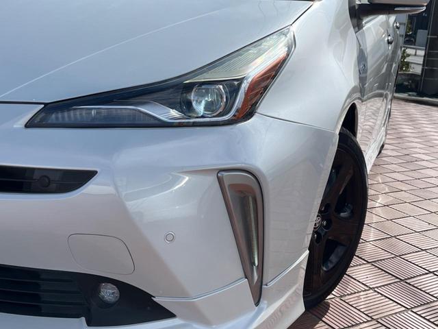 プリウス Ｓツーリングセレクション　純正ＳＤナビ　衝突被害軽減システム　レーダークルーズ　禁煙車　レザーシート　ドラレコ　コーナーセンサー　スマートキー　ＬＥＤヘッド　ビルトインＥＴＣ　純正１７インチアルミ　オートハイビーム（12枚目）