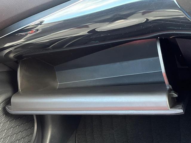 プリウス Ｓツーリングセレクション　純正ＳＤナビ　衝突被害軽減システム　レーダークルーズ　禁煙車　レザーシート　ドラレコ　コーナーセンサー　スマートキー　ＬＥＤヘッド　ビルトインＥＴＣ　純正１７インチアルミ　オートハイビーム（32枚目）