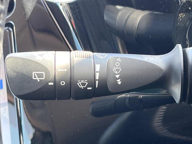 プリウス Ｓツーリングセレクション　純正ＳＤナビ　衝突被害軽減システム　レーダークルーズ　禁煙車　レザーシート　ドラレコ　コーナーセンサー　スマートキー　ＬＥＤヘッド　ビルトインＥＴＣ　純正１７インチアルミ　オートハイビーム（46枚目）