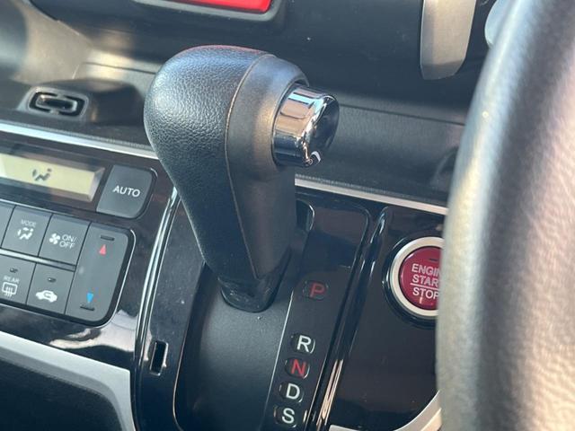 N-BOXカスタム G・ターボLパッケージ 両側電動ドア 純正ナビ バックカメラ 禁煙車 ハーフレザーシート スマートキー HIDヘッド ETC クルコン オートエアコン Bluetooth CD DVD再生 フルセグ パドルシフト(24枚目)