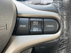 【クルーズコントロール】高速道路もラクラク走行。アクセルを離しても一定速度で走行ができ、長距離運転時の負担を軽減！加速・減速も簡単なスイッチ操作で調整できます。 6