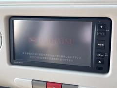【純正ナビ】人気の純正ナビを装備しております。ナビの使いやすさはもちろん、オーディオ機能も充実！キャンプや旅行はもちろん、通勤や買い物など普段のドライブも楽しくなるはず♪ 3