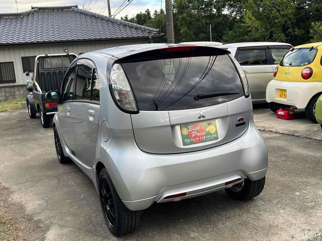 アイミーブ ベースグレード ドライブレコーダー TV LEDヘッドランプ スマートキー 電動格納ミラー CVT 盗難防止システム ABS CD DVD再生 Bluetooth アルミホイール 衝突安全ボディ エアコン(18枚目)