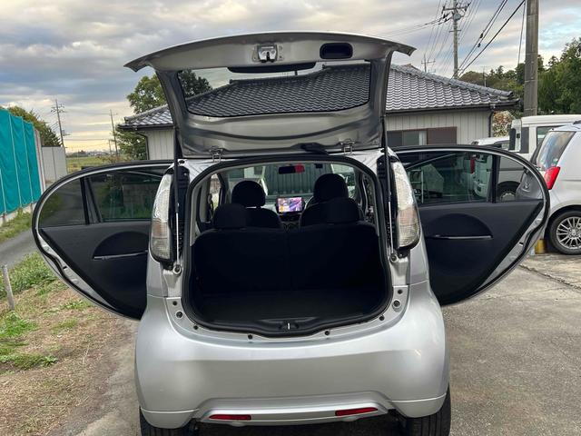 アイミーブ ベースグレード ドライブレコーダー TV LEDヘッドランプ スマートキー 電動格納ミラー CVT 盗難防止システム ABS CD DVD再生 Bluetooth アルミホイール 衝突安全ボディ エアコン(19枚目)