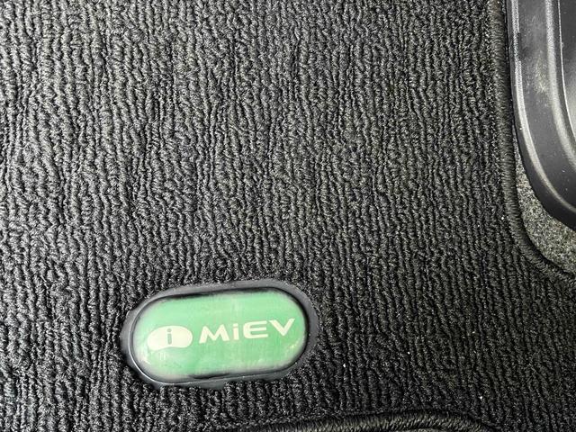 アイミーブ ベースグレード ドライブレコーダー TV LEDヘッドランプ スマートキー 電動格納ミラー CVT 盗難防止システム ABS CD DVD再生 Bluetooth アルミホイール 衝突安全ボディ エアコン(35枚目)