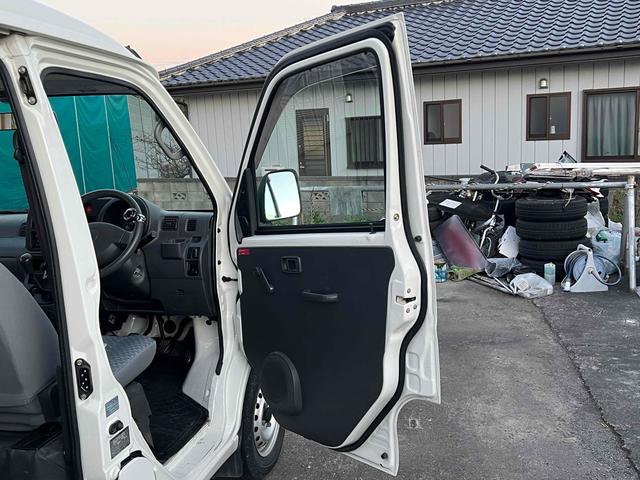 ハイゼットカーゴ 　４ＷＤ　軽バン　バン　ＭＴ　両側スライドドア　エアコン　運転席エアバッグ　カセット（16枚目）