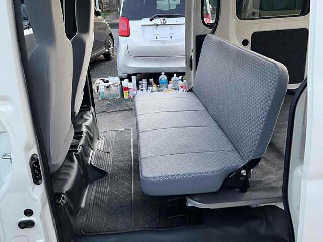 ハイゼットカーゴ 　４ＷＤ　軽バン　バン　ＭＴ　両側スライドドア　エアコン　運転席エアバッグ　カセット（18枚目）