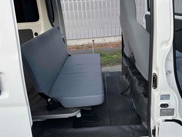 ハイゼットカーゴ 　４ＷＤ　軽バン　バン　ＭＴ　両側スライドドア　エアコン　運転席エアバッグ　カセット（19枚目）