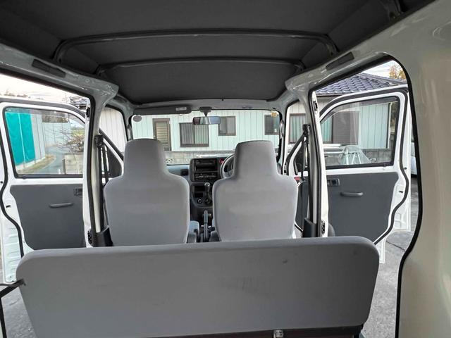 ハイゼットカーゴ 　４ＷＤ　軽バン　バン　ＭＴ　両側スライドドア　エアコン　運転席エアバッグ　カセット（23枚目）