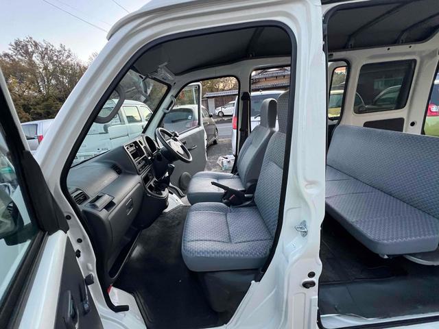 ハイゼットカーゴ 　４ＷＤ　軽バン　バン　ＭＴ　両側スライドドア　エアコン　運転席エアバッグ　カセット（24枚目）