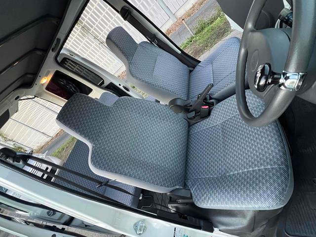 ハイゼットカーゴ 　４ＷＤ　軽バン　バン　ＭＴ　両側スライドドア　エアコン　運転席エアバッグ　カセット（26枚目）