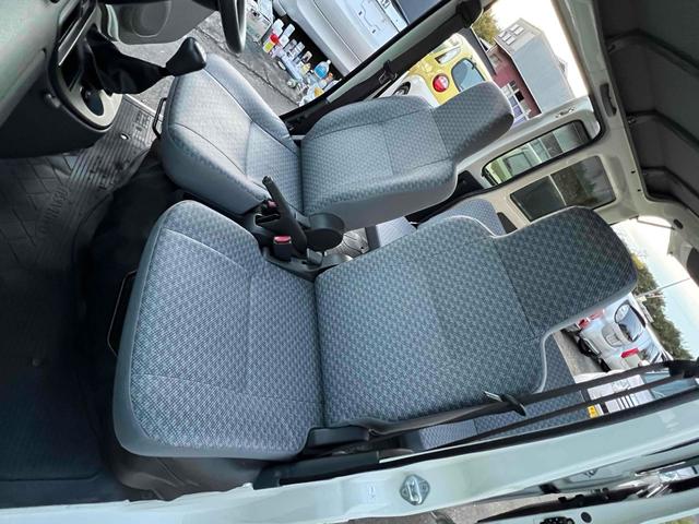 ハイゼットカーゴ 　４ＷＤ　軽バン　バン　ＭＴ　両側スライドドア　エアコン　運転席エアバッグ　カセット（27枚目）
