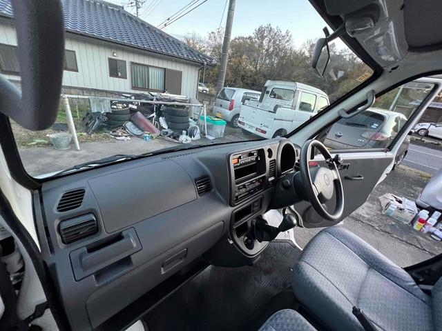 ハイゼットカーゴ 　４ＷＤ　軽バン　バン　ＭＴ　両側スライドドア　エアコン　運転席エアバッグ　カセット（29枚目）