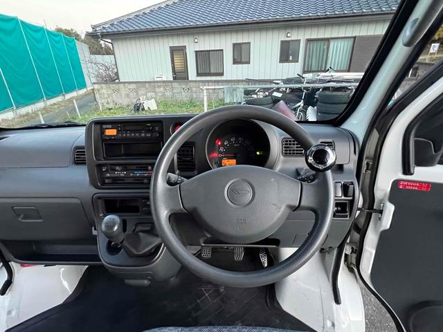 ハイゼットカーゴ 　４ＷＤ　軽バン　バン　ＭＴ　両側スライドドア　エアコン　運転席エアバッグ　カセット（32枚目）