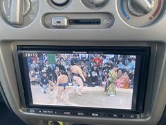 ＴＶ付きの車となっております。ドライブの合間の休憩中に気になる番組を見ることができます。 4