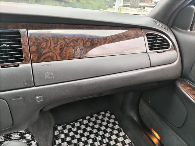 リンカーン・タウンカー （39枚目）